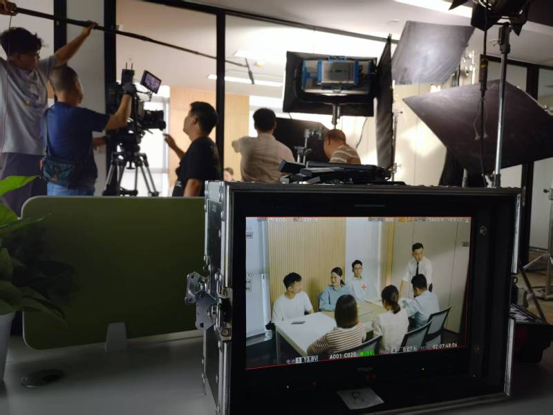 南芬区TVC拍摄公司：科技产品视觉化大师，诠释未来感与功能美学