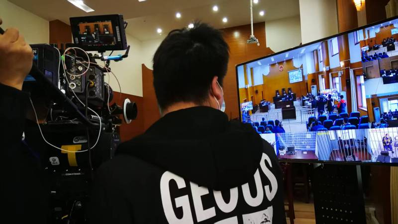 AI生成VS人工创意——南芬区广告片拍摄公司的技术浪漫主义实践